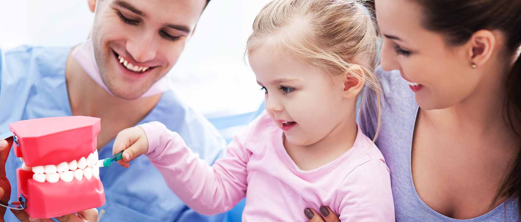 child at the dentist