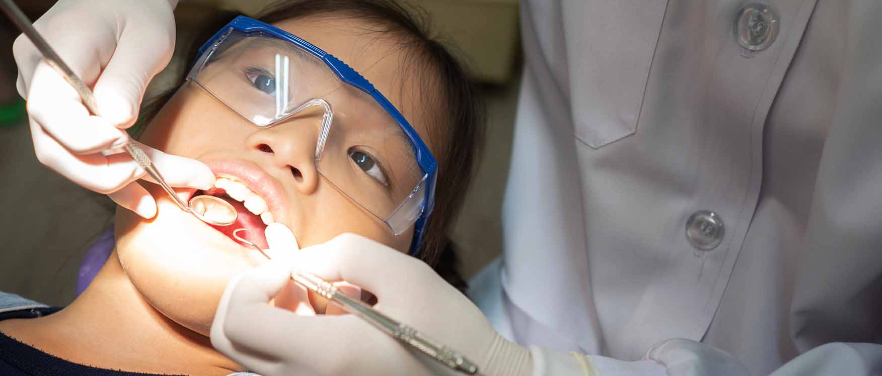 child at dentist